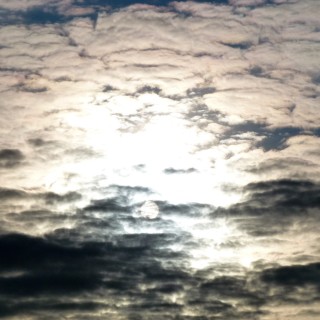 Sonne hinter Wolken
